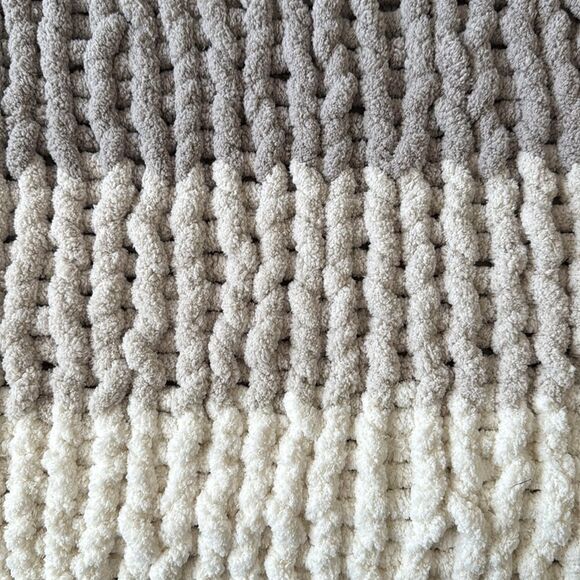 Hiatus | Chunky Knit Blanket Hand Crafted Crochet - Picture 8 of 8